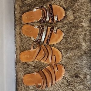 2Pairs of Sandals